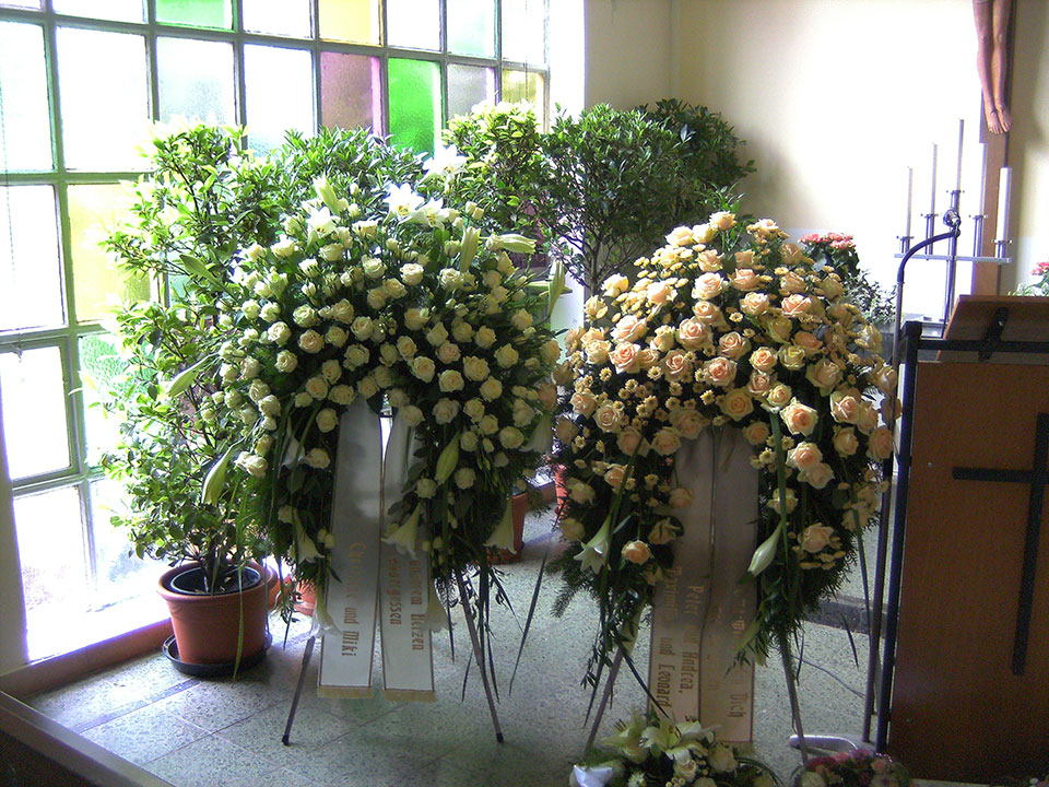 Trauerfloristik, Trauerschleifen und Grabschmuck