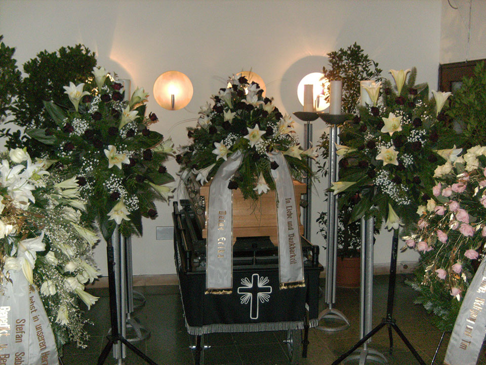 Trauerfloristik, Trauerschleifen und Grabschmuck