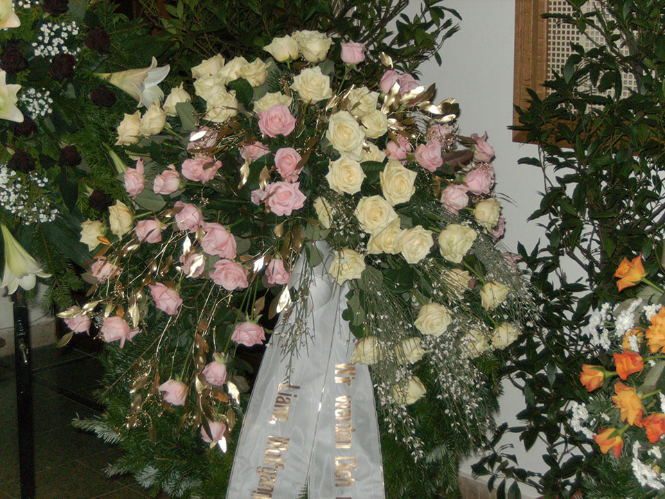 Trauerfloristik, Trauerschleifen und Grabschmuck