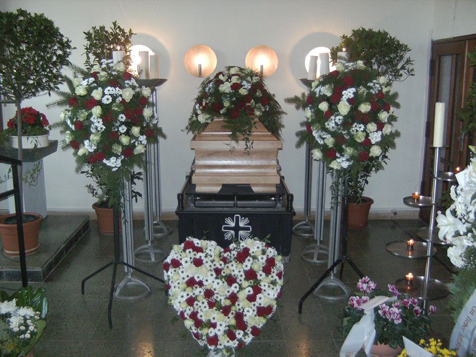 Trauerfloristik, Trauerschleifen und Grabschmuck