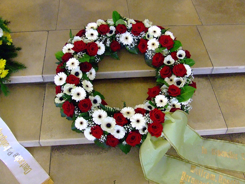 Trauerfloristik, Trauerschleifen und Grabschmuck