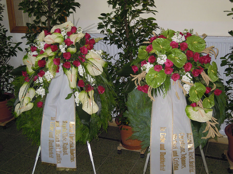 Trauerfloristik, Trauerschleifen und Grabschmuck