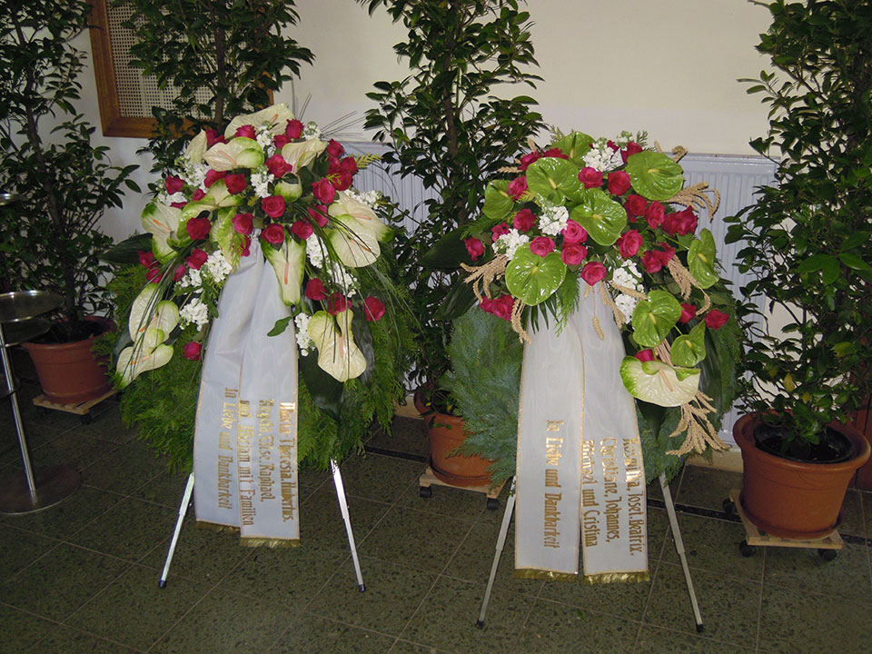Trauerfloristik, Trauerschleifen und Grabschmuck